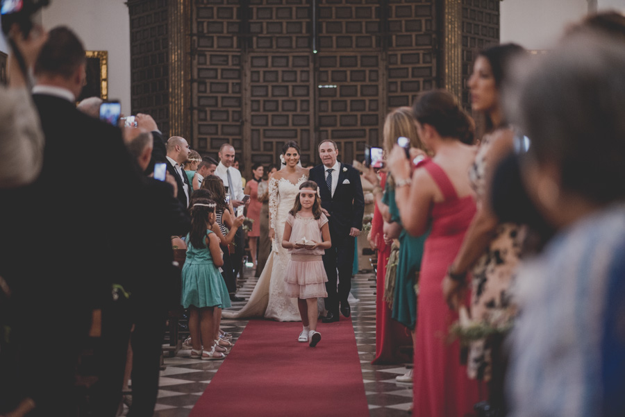 boda-en-iglesia-san-pedro-y-san-pablo-boda-en-el-carmen-de-los-chapiteles-angel-y-marina-24