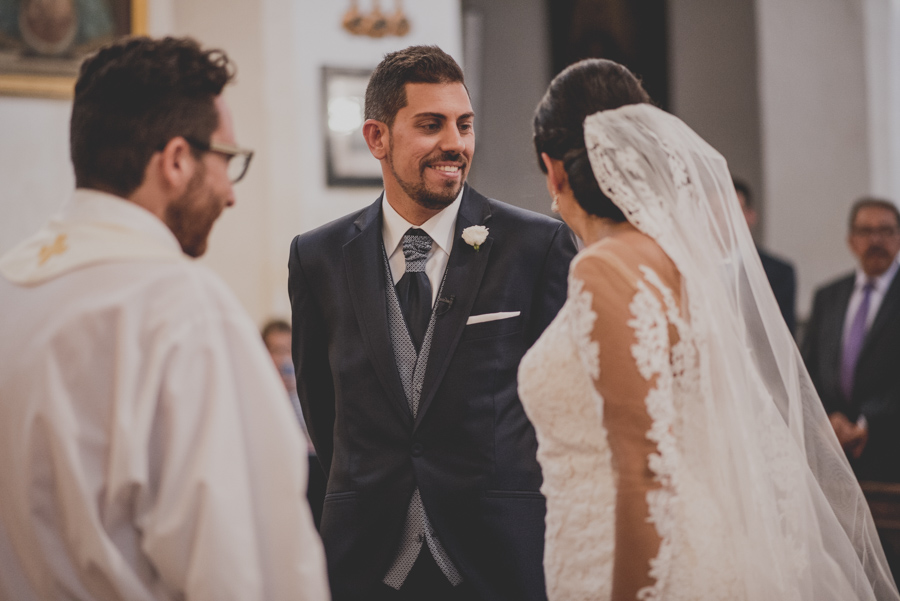 boda-en-iglesia-san-pedro-y-san-pablo-boda-en-el-carmen-de-los-chapiteles-angel-y-marina-26
