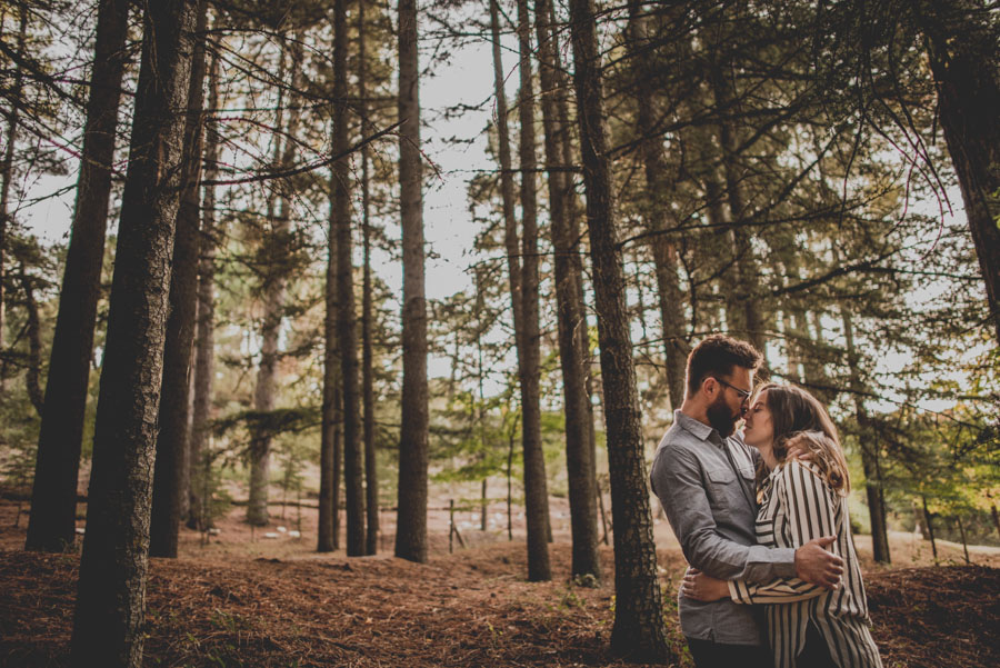 Pre Boda en la Alfaguara. Fran Ménez Fotógrafo de bodas en Granada. Fotografía Natural y diferente