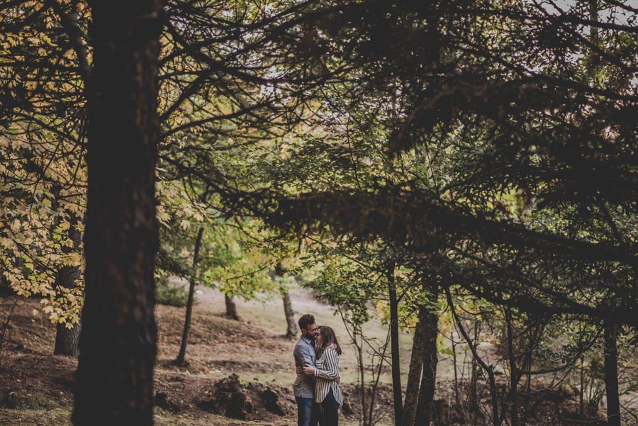 Pre Boda en la Alfaguara. Fran Ménez Fotógrafo de bodas en Granada. Fotografía Natural y diferente