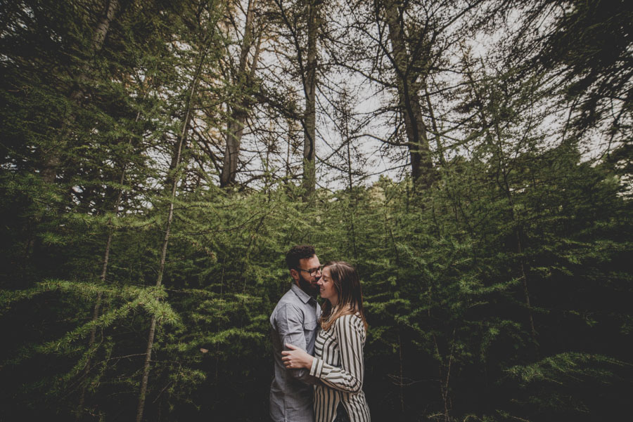 Pre Boda en la Alfaguara. Fran Ménez Fotógrafo de bodas en Granada. Fotografía Natural y diferente