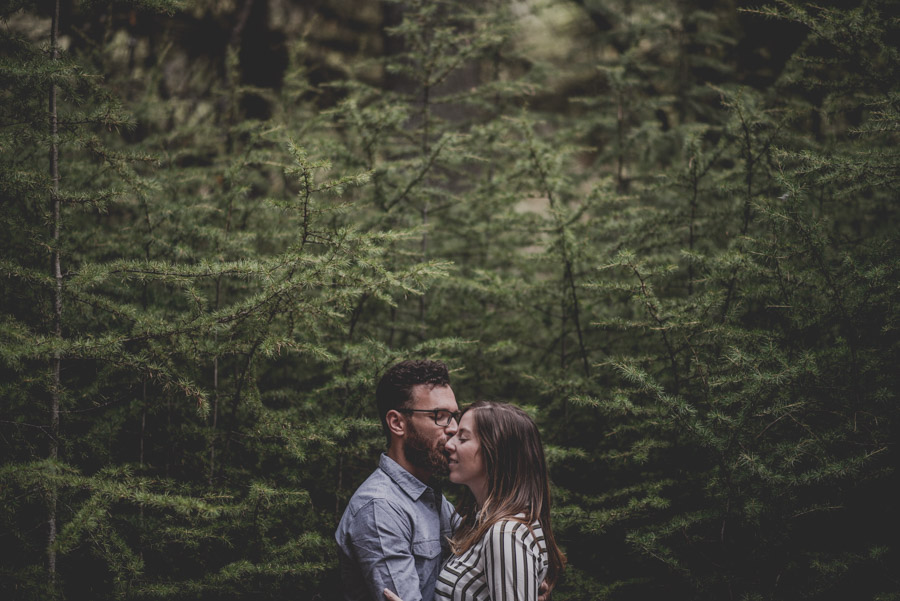 Pre Boda en la Alfaguara. Fran Ménez Fotógrafo de bodas en Granada. Fotografía Natural y diferente