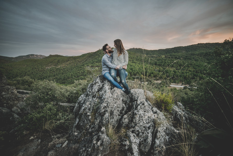 Pre Boda en la Alfaguara. Fran Ménez Fotógrafo de bodas en Granada. Fotografía Natural y diferente