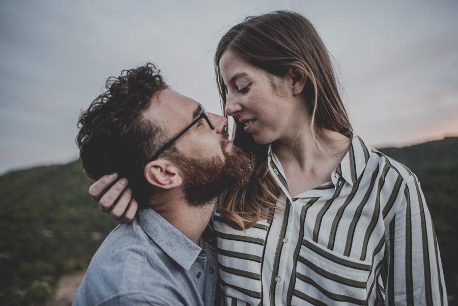 Pre Boda en la Alfaguara. Fran Ménez Fotógrafo de bodas en Granada. Fotografía Natural y diferente