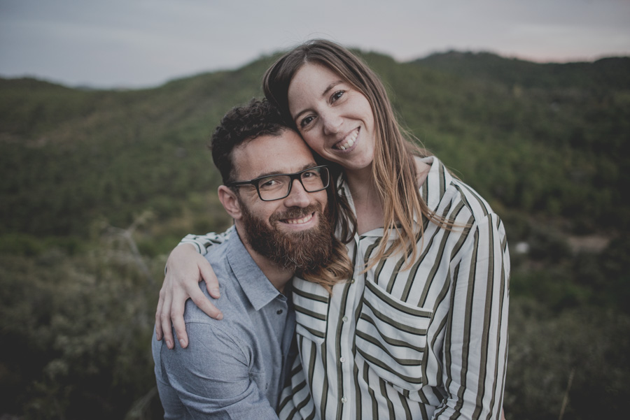 Pre Boda en la Alfaguara. Fran Ménez Fotógrafo de bodas en Granada. Fotografía Natural y diferente