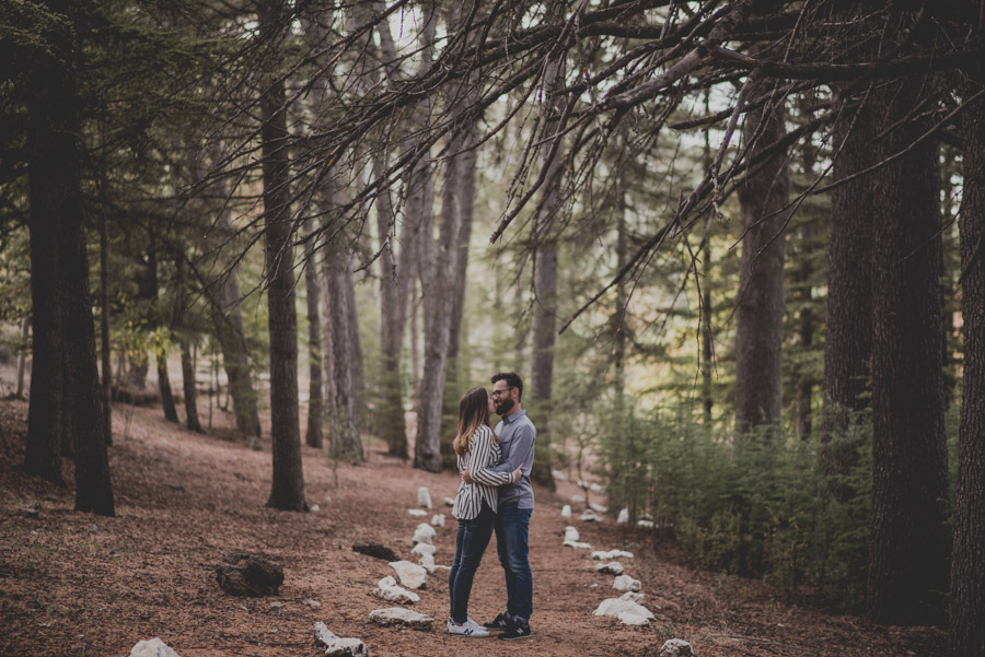 Pre Boda en la Alfaguara. Fran Ménez Fotógrafo de bodas en Granada. Fotografía Natural y diferente