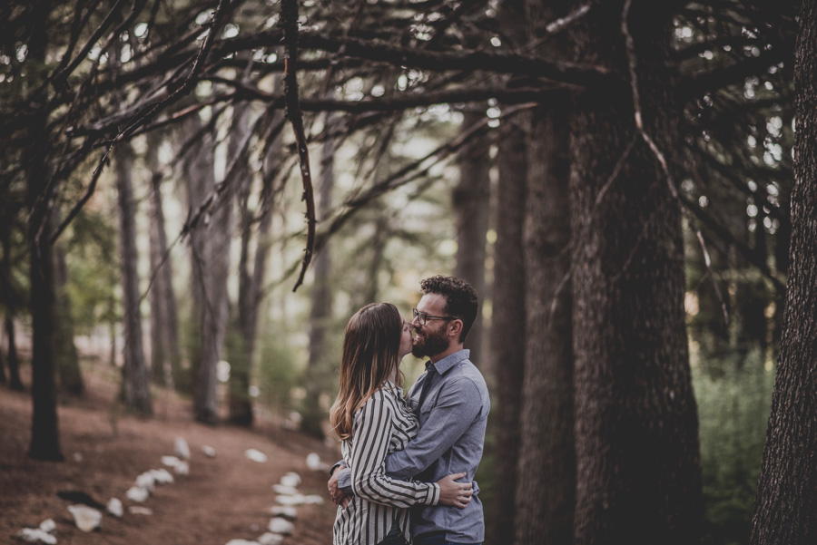 Pre Boda en la Alfaguara. Fran Ménez Fotógrafo de bodas en Granada. Fotografía Natural y diferente