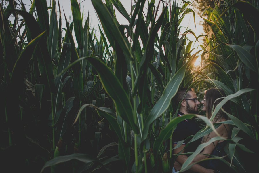 Pre-Boda-en-Granada-Reportaje-de-pareja-en-el-paseo-de-los-tristes-Fran-Ménez-Fotógrafo-de-Bodas-12