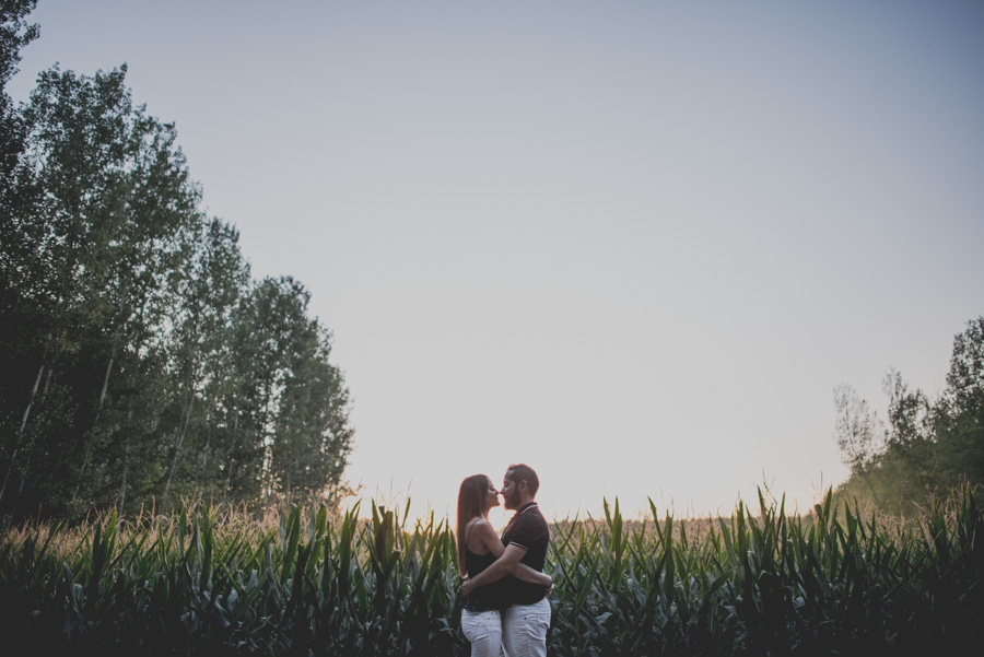 Pre-Boda-en-Granada-Reportaje-de-pareja-en-el-paseo-de-los-tristes-Fran-Ménez-Fotógrafo-de-Bodas-29