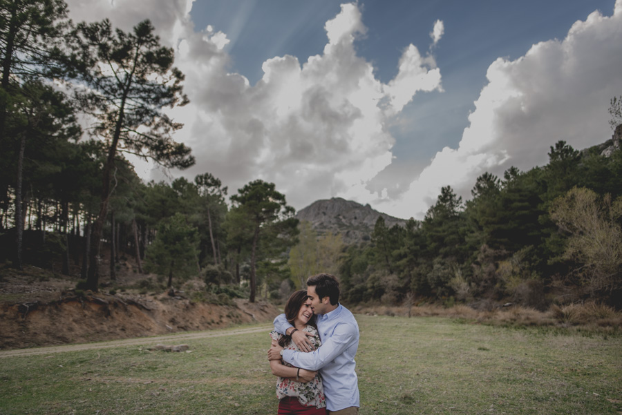 David e Inma. Pre Boda en Primavera en la Sierra de Huetor Santillan. Fran Ménez Fotógrafos de Boda en Granada. 14