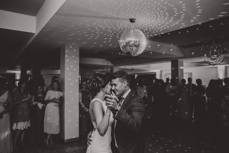 Eva y Eloy. Fotografias de Boda en los Jardines de Siddharta, Huetor Vega, Granada. Fran Ménez Fotógrafo de Bodas. 123