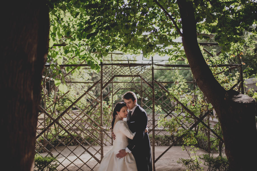Post Boda en los alrededores de la Alhambra. Fran Menez Fotógrafos de Boda en Granada. 12
