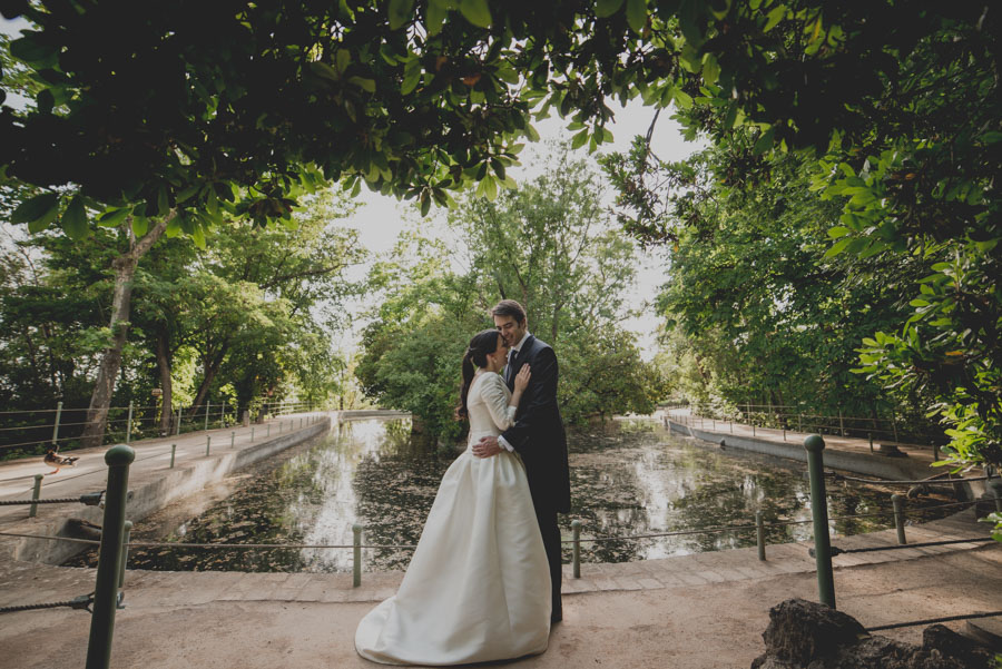 Post Boda en los alrededores de la Alhambra. Fran Menez Fotógrafos de Boda en Granada. 13