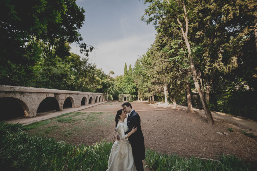 Post Boda en los alrededores de la Alhambra. Fran Menez Fotógrafos de Boda en Granada. 15