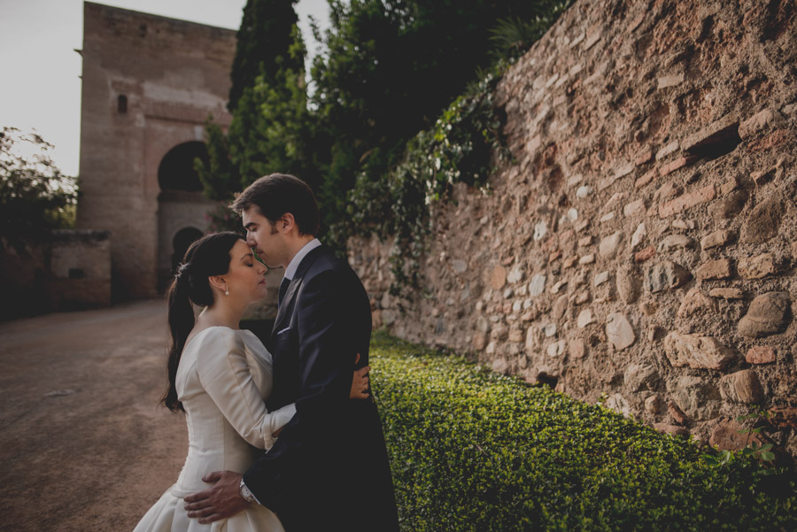 Post Boda en los alrededores de la Alhambra. Fran Menez Fotógrafos de Boda en Granada. 16