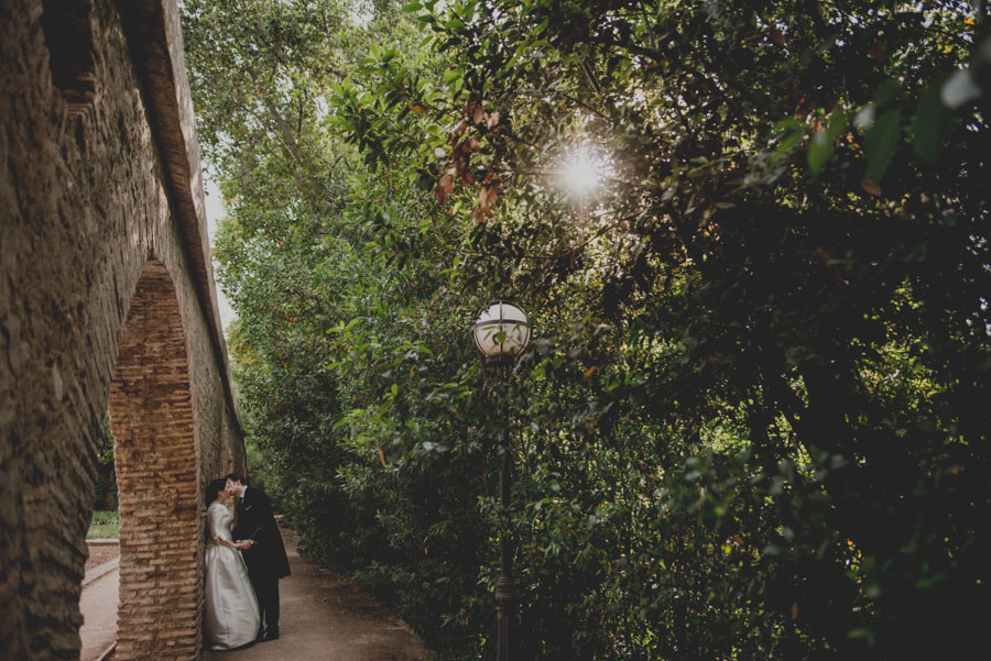 Post Boda en los alrededores de la Alhambra. Fran Menez Fotógrafos de Boda en Granada. 8