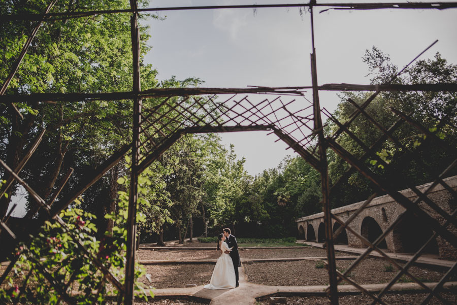 Post Boda en los alrededores de la Alhambra. Fran Menez Fotógrafos de Boda en Granada. 9