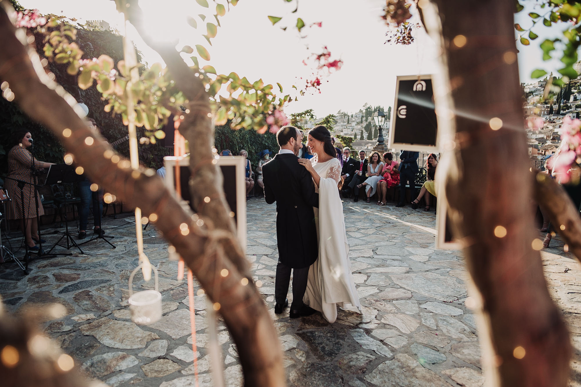 Boda en Santa Ana y Carmen de los Chapiteles. Fran Menez Fotografos de boda en Granada Destacada