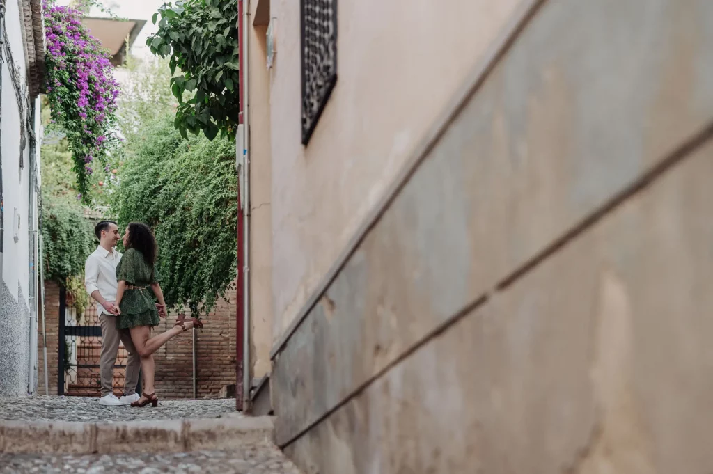 Pre-Boda-en-el-Albaicin-Granada.-Fatima-y-Adrian-by-Fran-Menez-Fotografo-Granada.-15