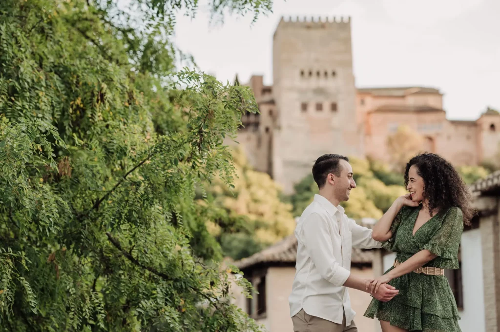 Pre-Boda-en-el-Albaicin-Granada.-Fatima-y-Adrian-by-Fran-Menez-Fotografo-Granada.-16